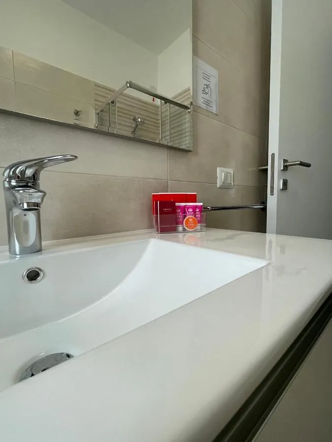 Residenza Gasparoni Di Guidi Eleonora Verona 0*,
